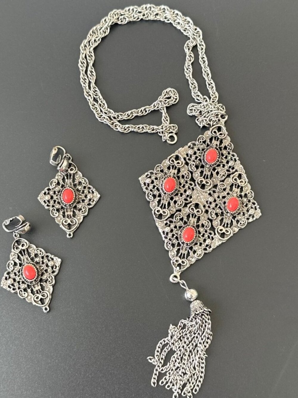 Vintage Tassel Pendant Necklace Clip on Earrings Set Silver Tone Coral